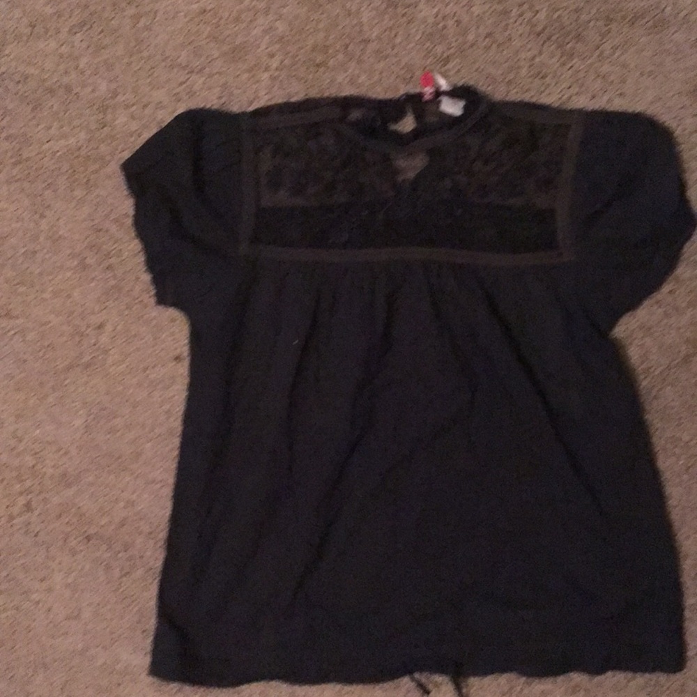 "Threads" Laced Collar Blouse